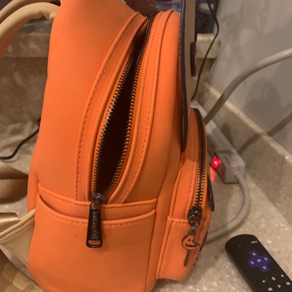 Trik R’ Treat Sam Loungefly - Picture 3 of 5